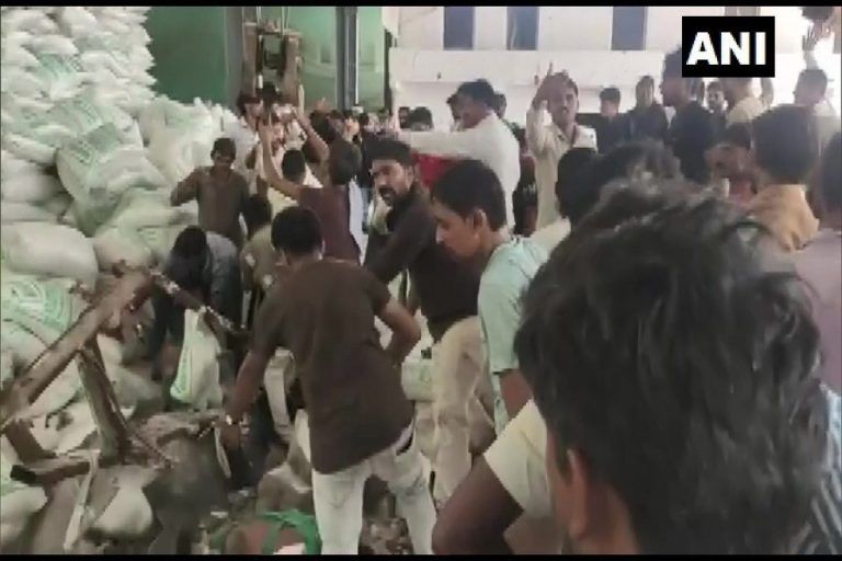 गुजरात के मोरबी में दीवार ढहने से 12 मजदूरों की मौत, PM मोदी ने शोक जताते हुए मुआवजे का ऐलान किया